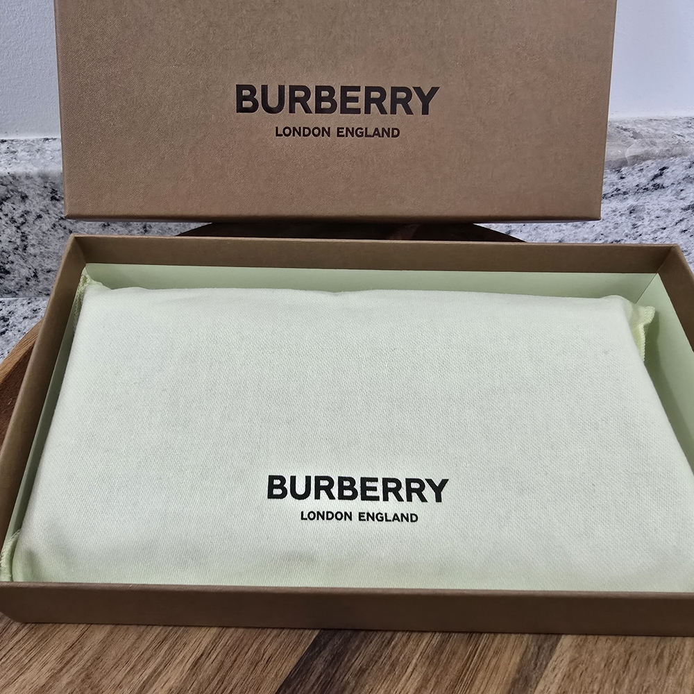 ‼️SOLD‼️NWT Burberry Malt Brown Leather ContinentBurberry Brown Leather Clutch - Picture 4 of 6
